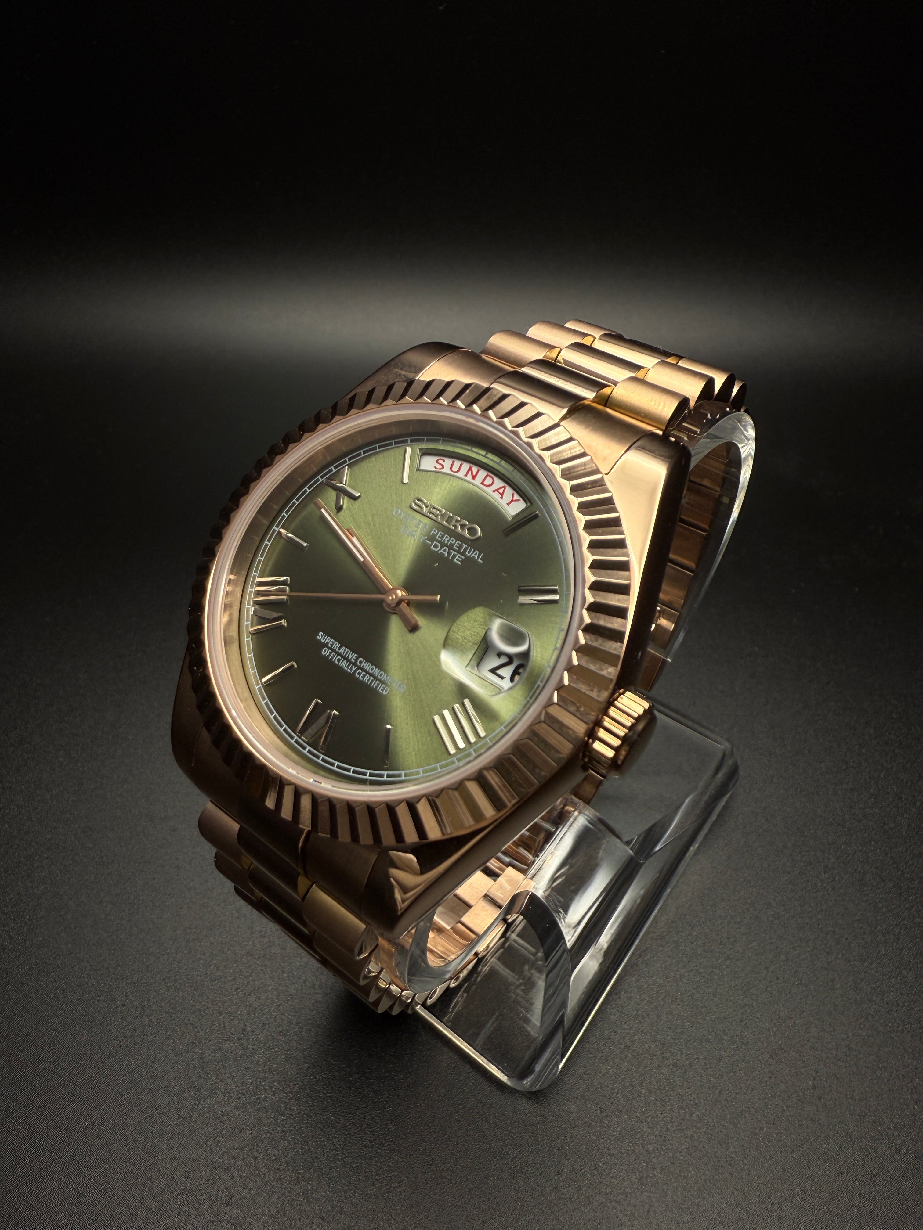 DAY-DATE MOD - ROSE GOLD - OLIVE ROMAN