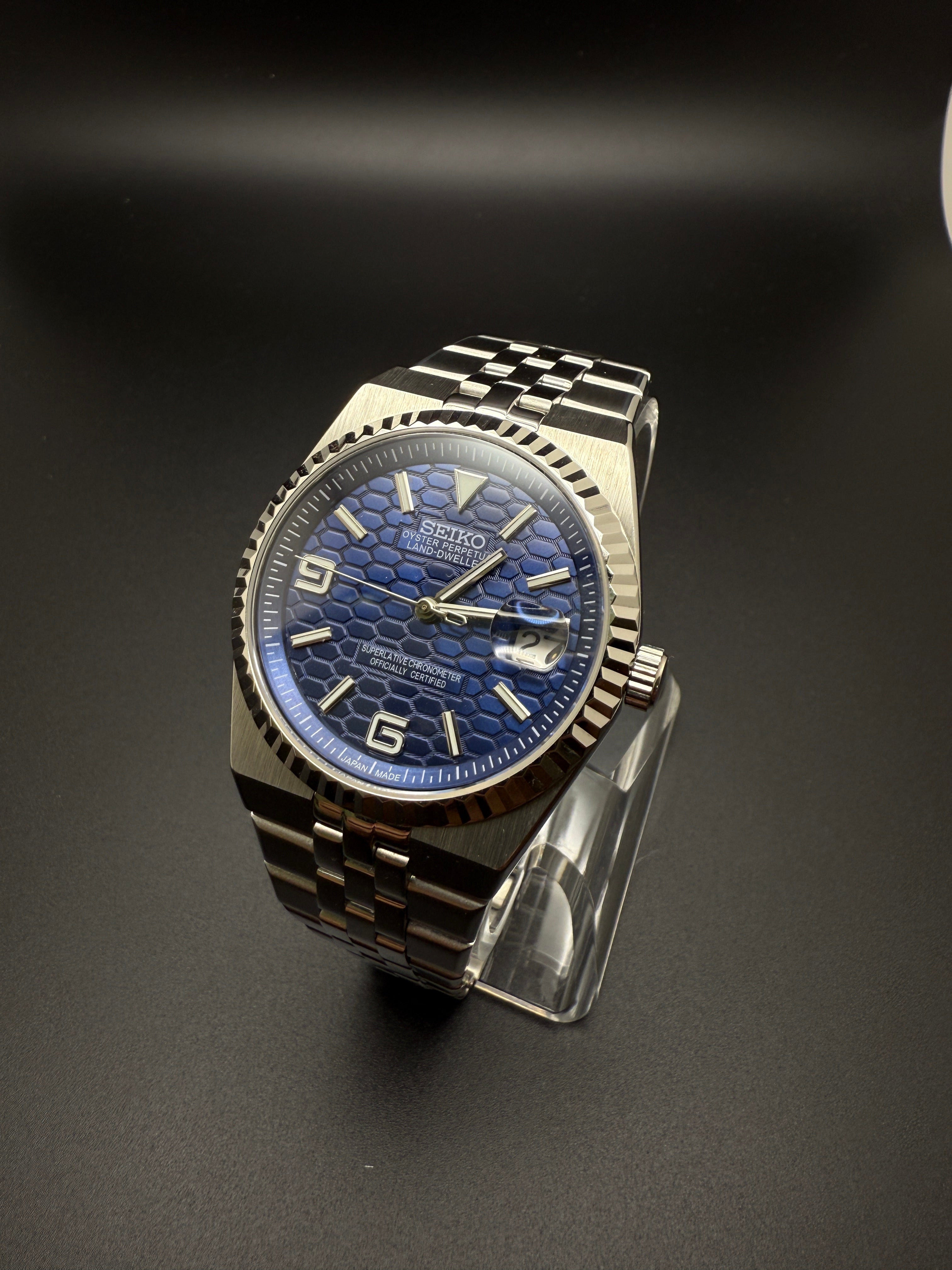 SEIKO LAND DWELLER BLUE DIAL