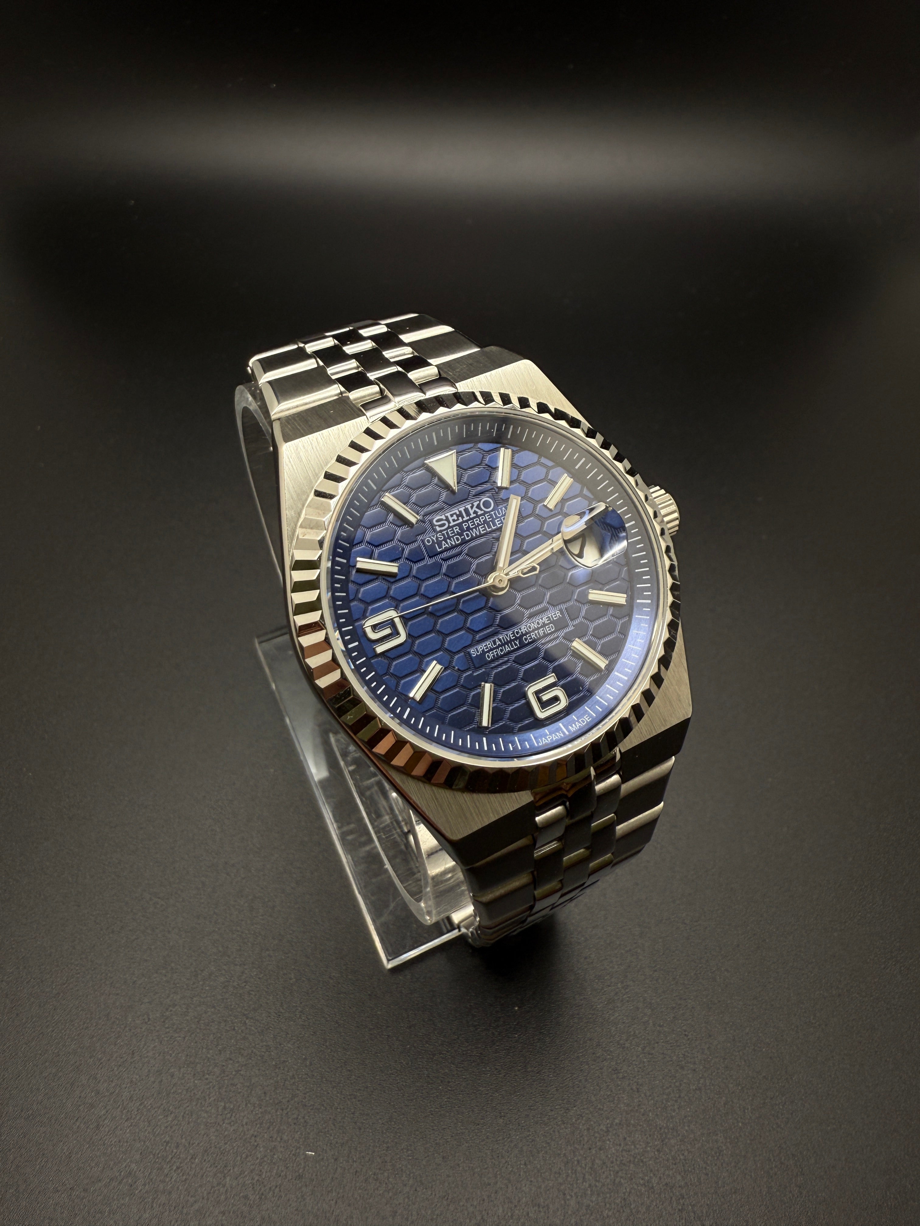 SEIKO LAND DWELLER BLUE DIAL