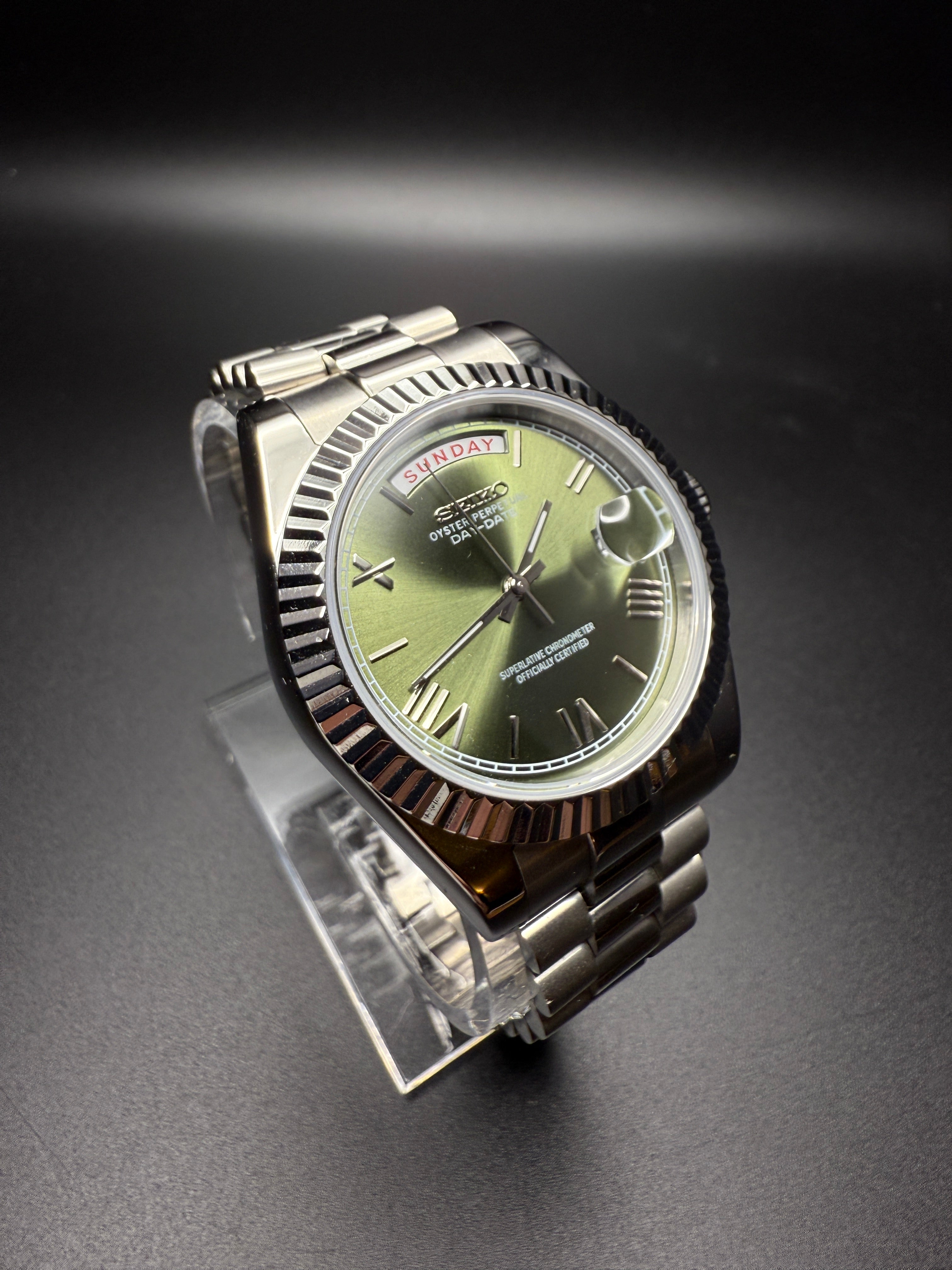 DAY-DATE MOD - OLIVE ROMAN